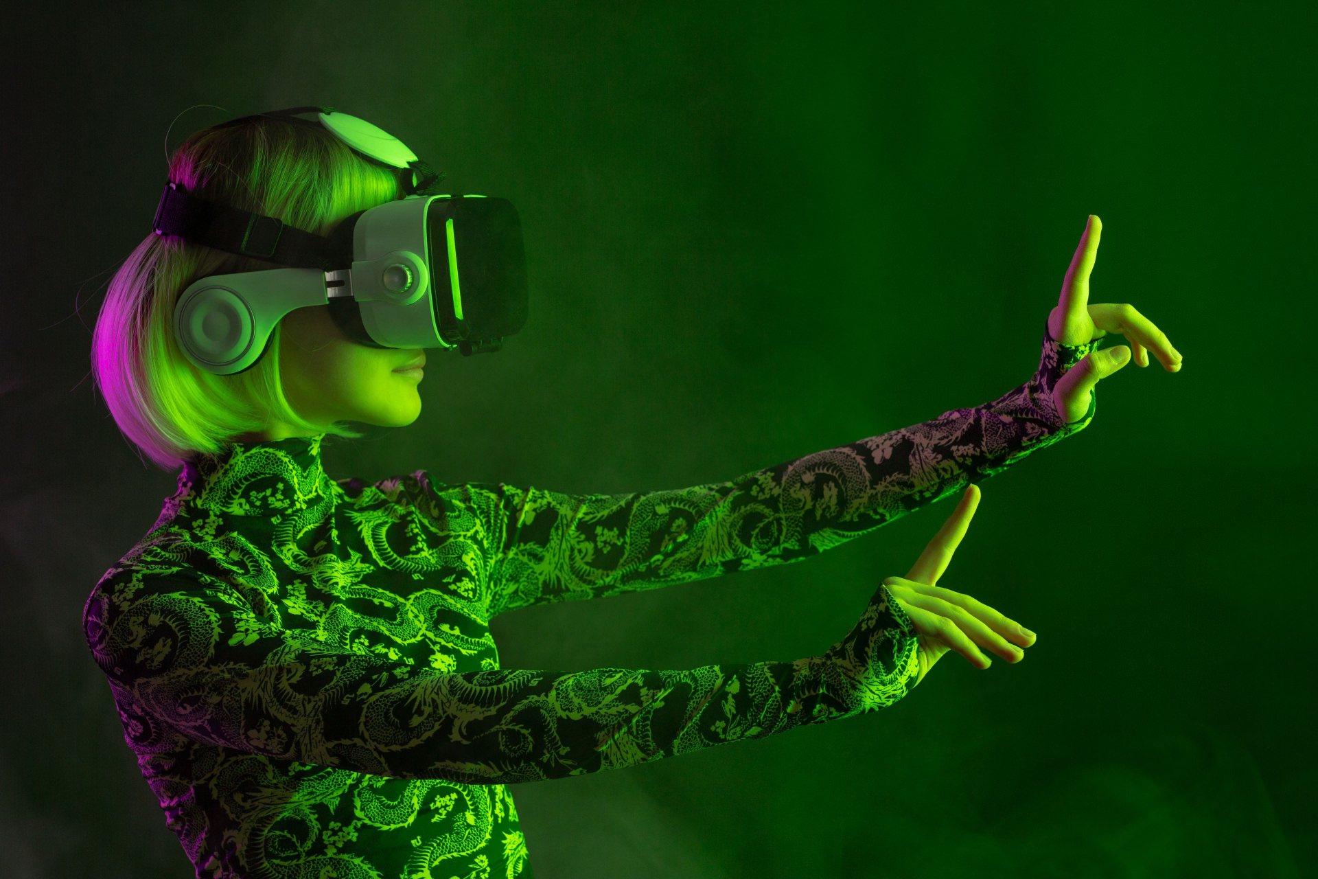 VR（仮想現実）とは？仕組み・種類と家庭で楽しむ方法