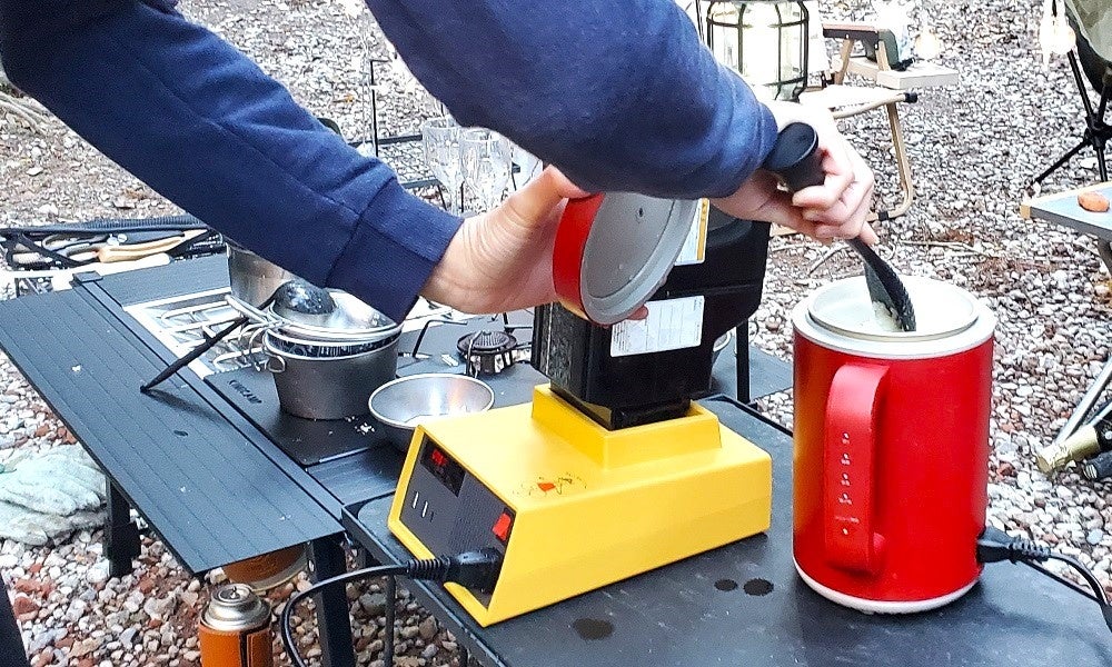 キャンプの楽しみを広げるならミニ炊飯器! 電源なしサイトでもポータブル電源があれば、調理も後片付けも驚くほど簡単