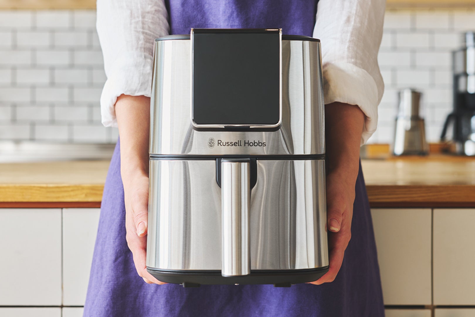 パワーカップルの食ライフをアップデート！“ほぼA4サイズ”のコンパクト自動調理家電、Russell Hobbs『エアフライオーブン』新発売。