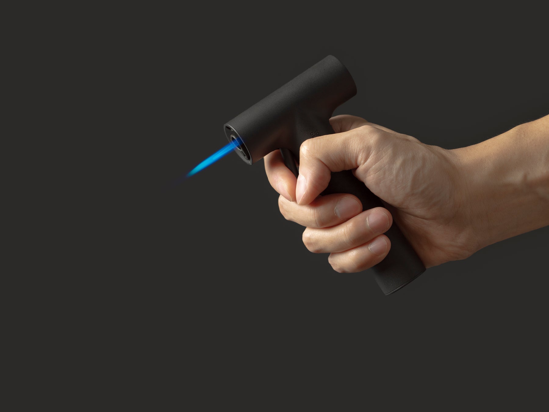 おうちで「プロの炙り」をやってみた！話題の”美しすぎる”ガストーチ『T Torch（ティートーチ）』がMakuake上陸。