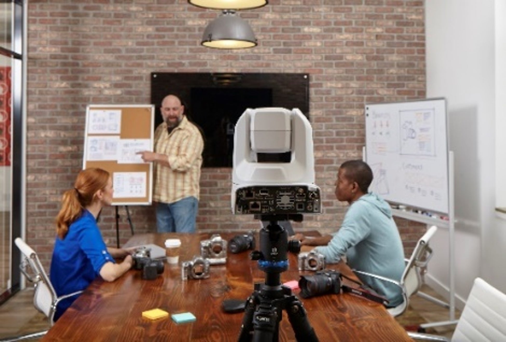 1台のカメラで複数視点を実現するリモート会議ソリューション“AMLOS“の主要機能をコンポーネント形式で提供開始