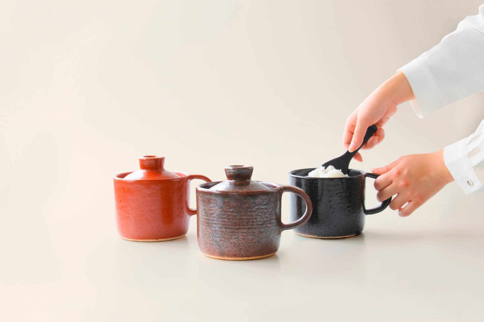 【”あえて”電子レンジ非対応】有田焼職人のこだわりと伝統の結晶。ひとり用土鍋ご飯「おまぐはん」