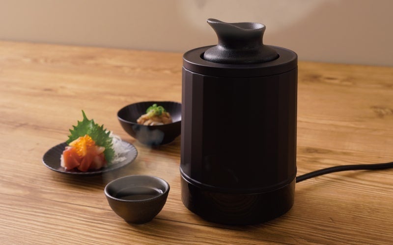 レンジ不要、卓上でずっと「飲み頃」をキープ。晩酌革命が起きる『湯煎式酒燗器「大燗板」』を発売