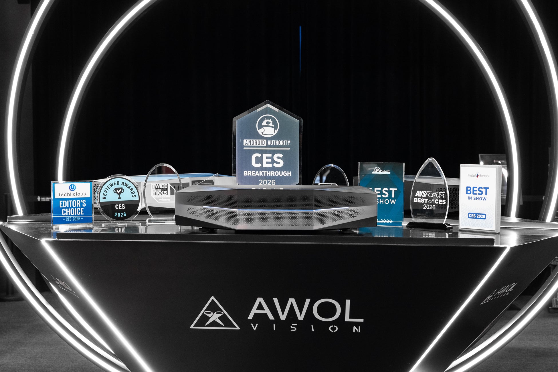 AWOL Vision、PixelLock™技術を搭載した4K RGBトリプルレーザー超短焦点プロジェクター「Aetherion」シリーズを発表