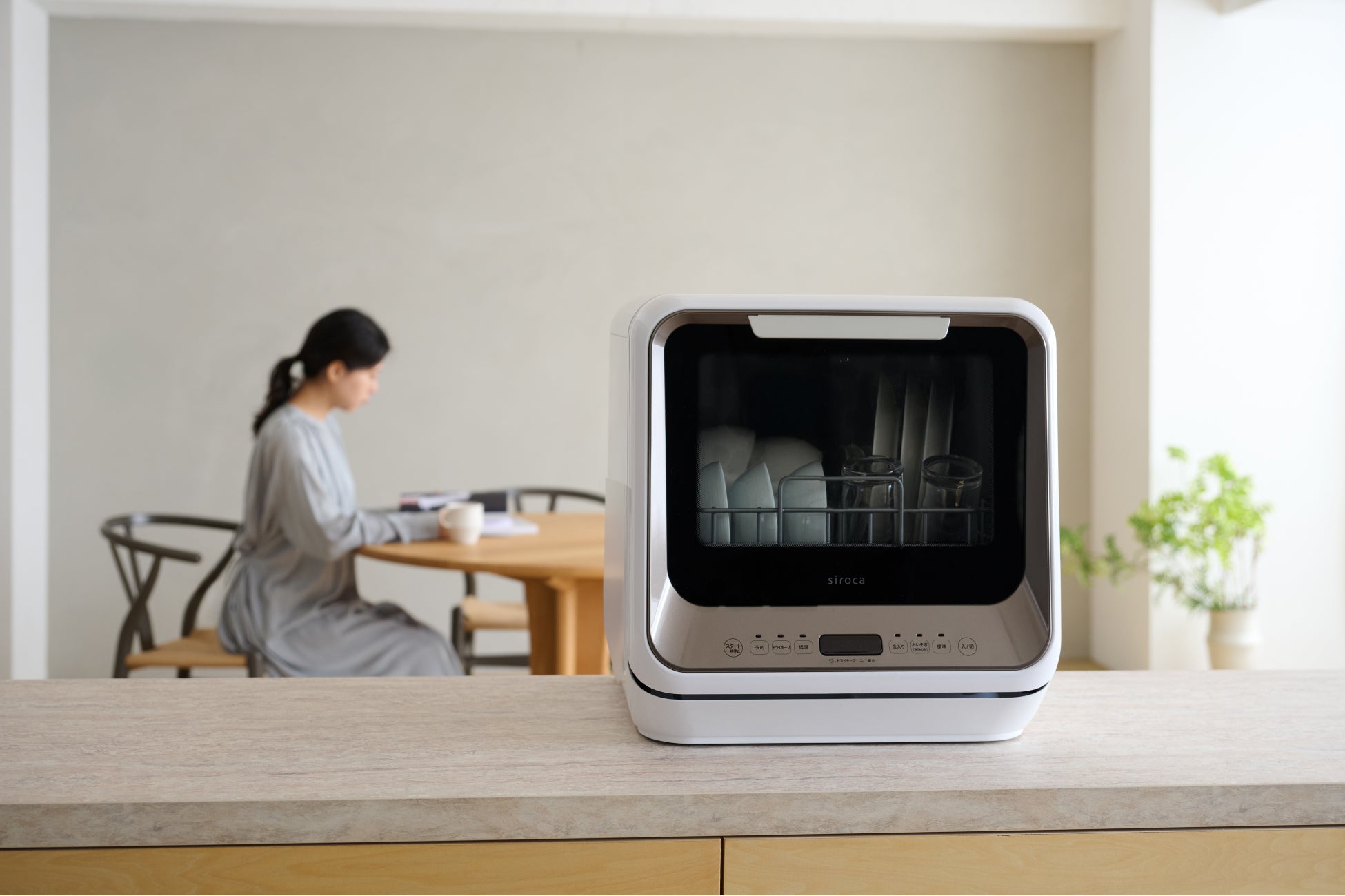 広瀬すずさん・横浜流星さんが出演！instax™”チェキ“のWEB動画「instax mini Evo Cinema™でタイムスリップ」篇を公開