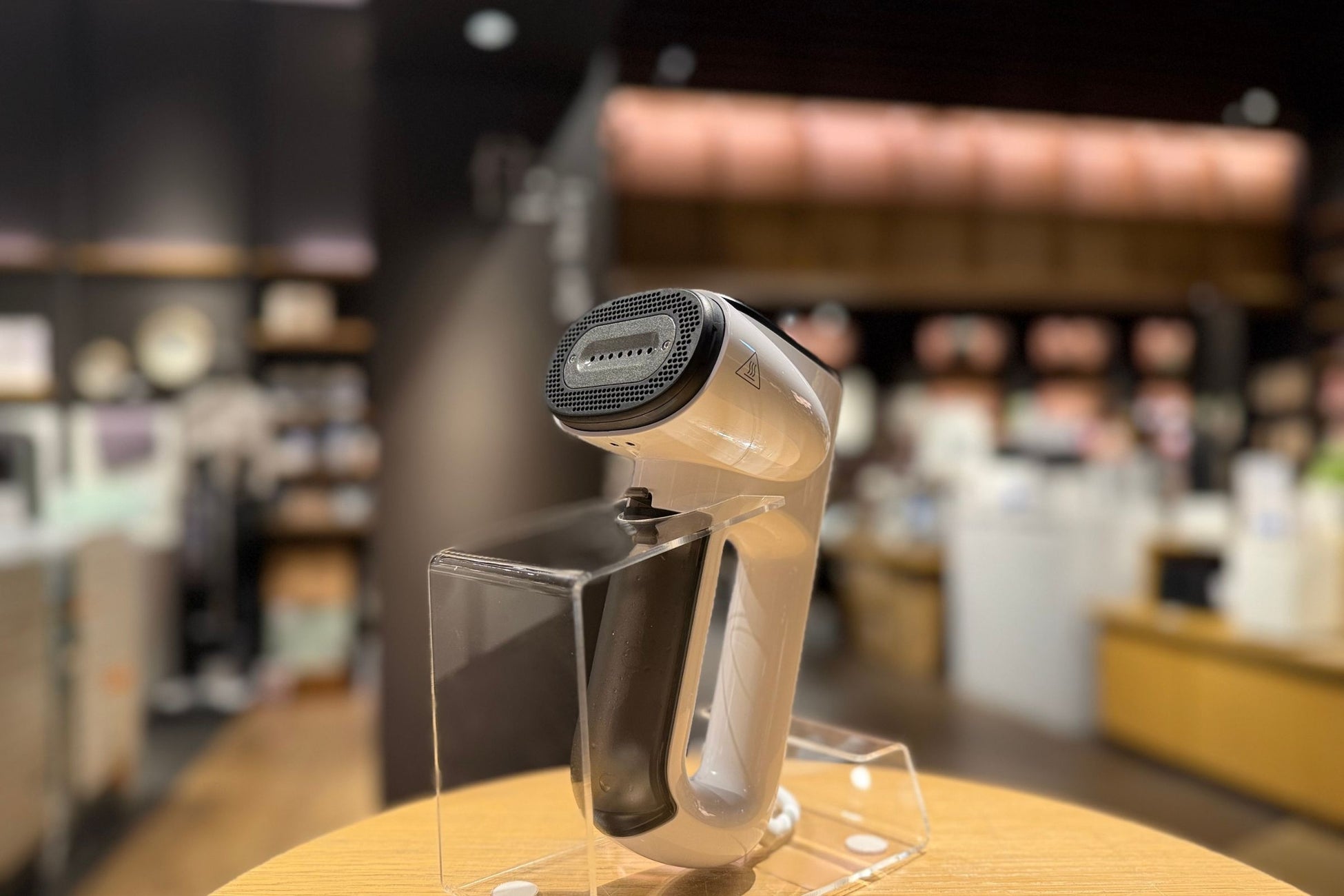 Amazon、 Echo Studioの新色、「グレーシャーホワイト」を発売