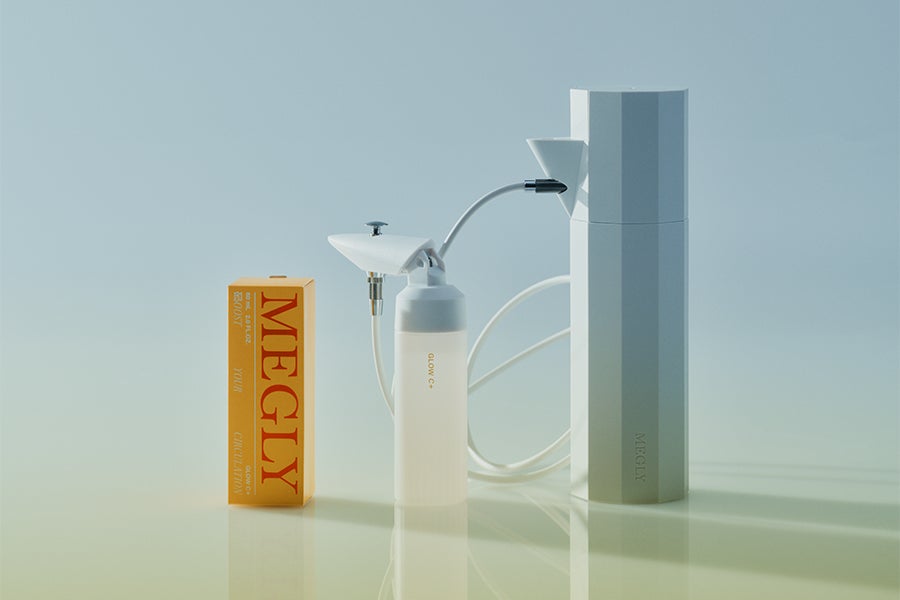 瞬感、くすみ*¹がパッと晴れる。水光めぐり肌*²へ。「MEGLY GLOW C+（グロウ シープラス）」リニューアル発売。