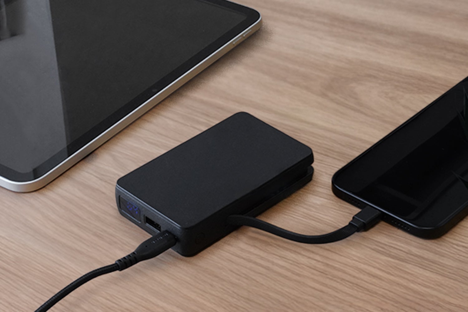 これ1台で充電が完結。準固体電池を採用したモバイルバッテリーを発売