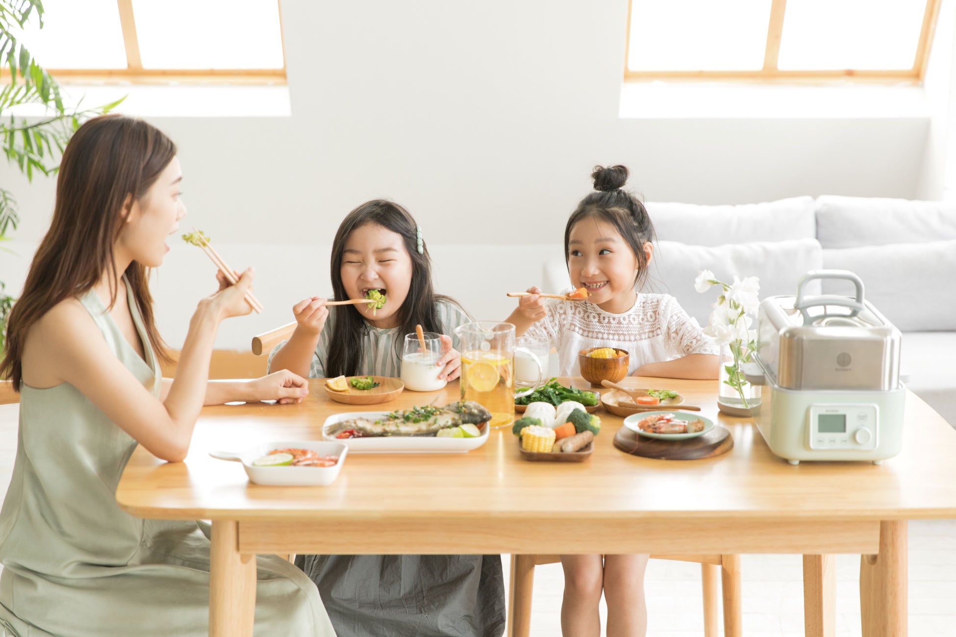 スマートホームサービス「MANOMA」-スマート家電リモコンのプリセット対応機器にエアコンの6機種を追加