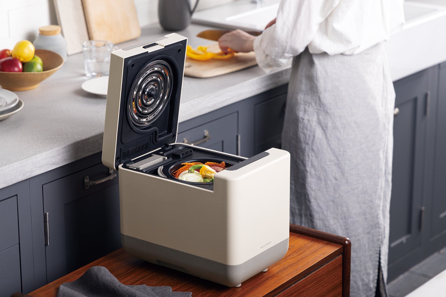 においを閉じ込め、 生ごみをスッキリ レコルト［ コンパクト生ごみ処理機］新発売