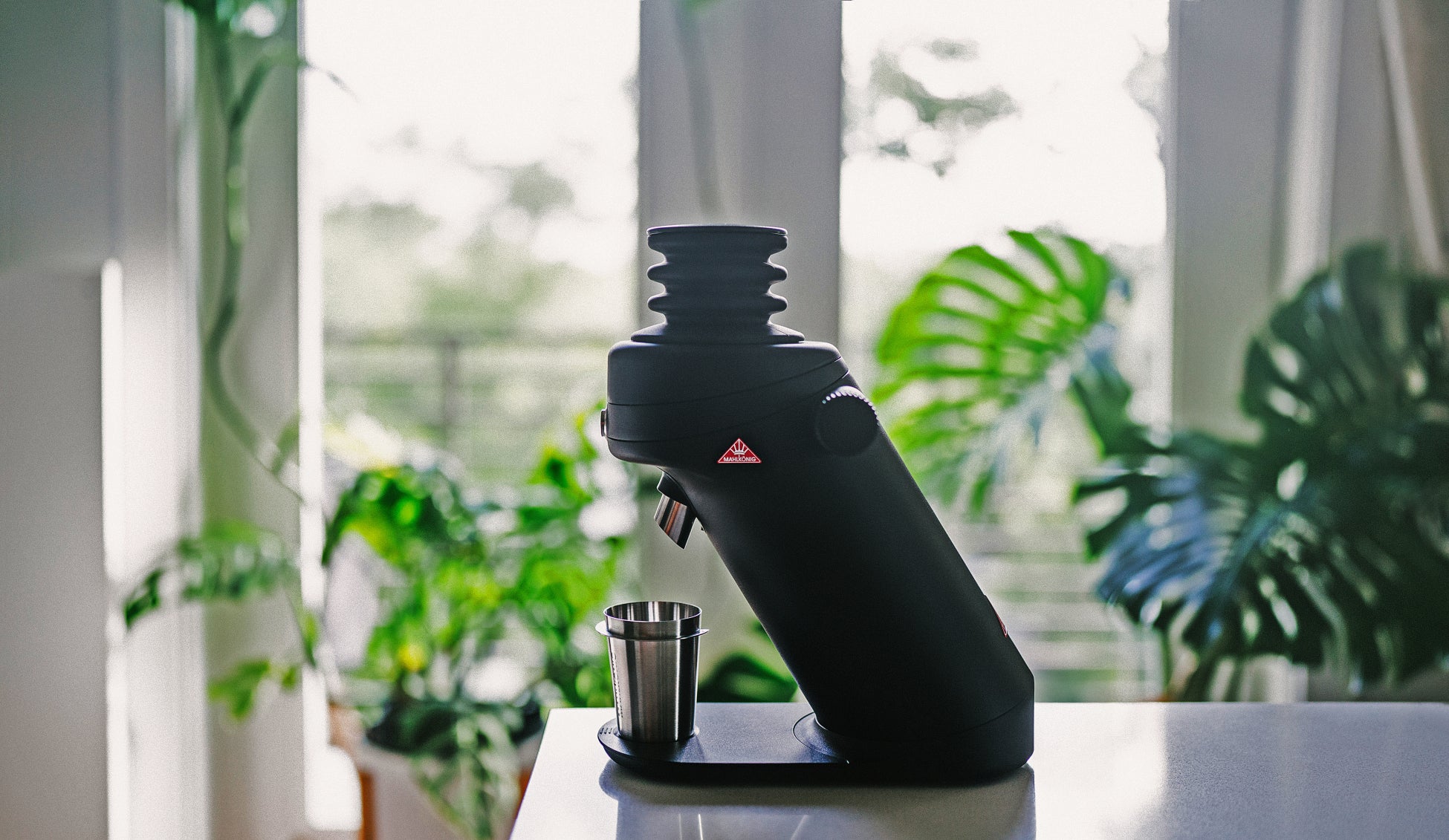 世界初、Auracast™対応コンパクトBluetoothスピーカー「Cear pavé」100台で空間立体音響イベント『百音』に挑む、Cear×繋々が福岡PEAKY’Sで開催