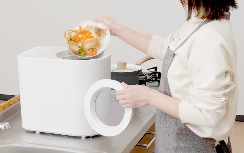 乾燥と粉砕の力で生ゴミの体積を最大8割削減！臭いやコバエの悩みを解決『3L生ゴミ処理機「カラッと粉砕ゴミへらすん」』を発売