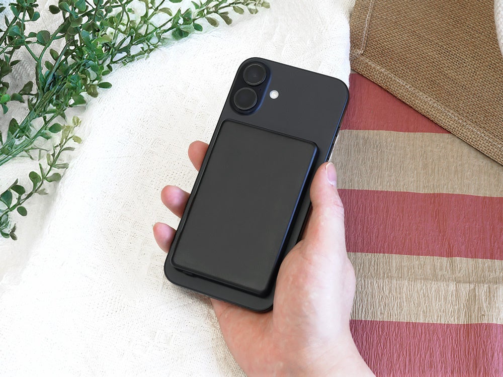 スマートフォンにピタッと装着、マグネット式ワイヤレス充電対応の薄型軽量モバイルバッテリー『OWL-LPBMG5004シリーズ』を発売