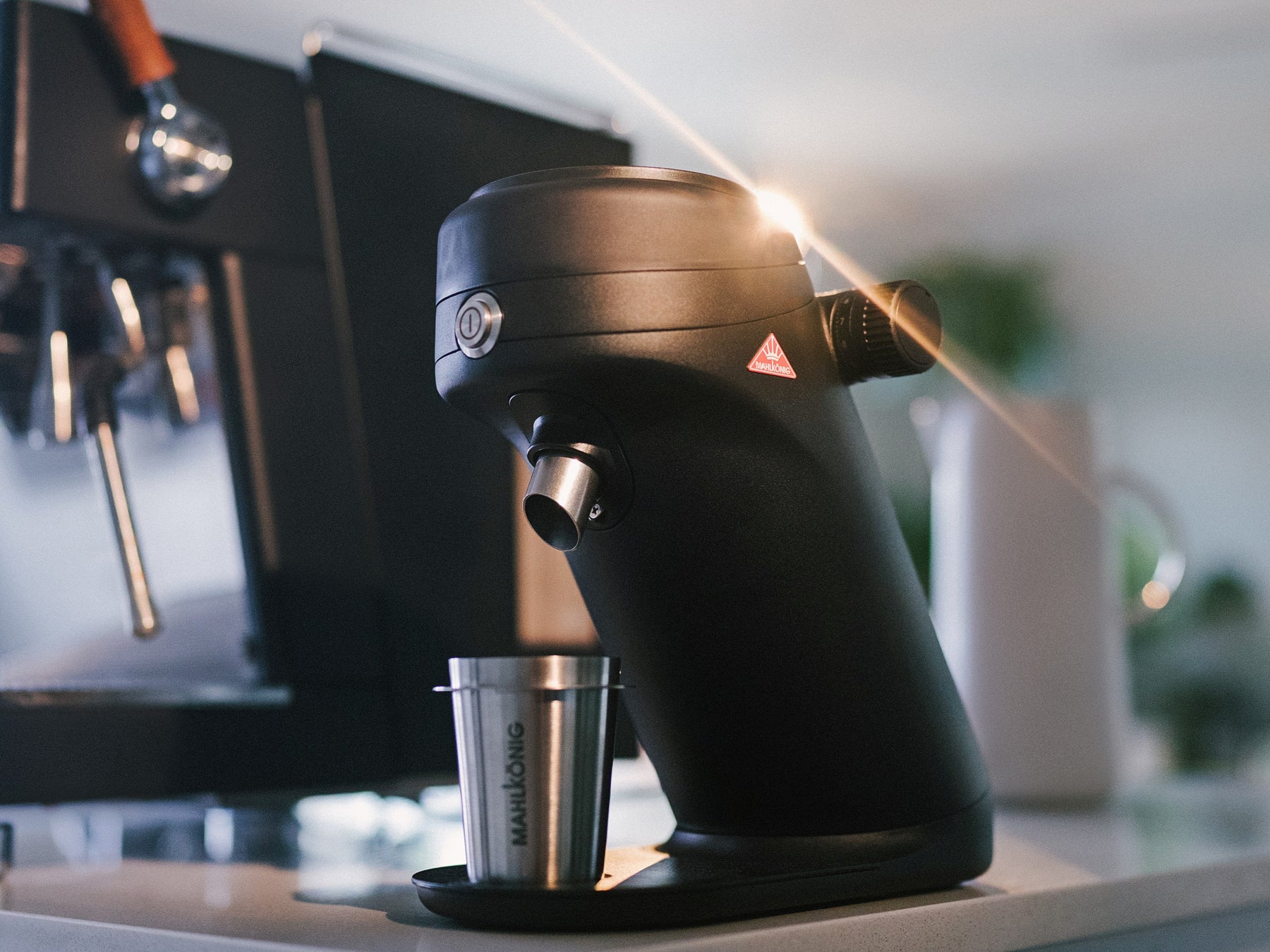 浄水・冷水・熱湯・炭酸水をこれ1台で。　　　　　　　　　　　　「ドリンクメイト」から炭酸機能付き、多機能ウォーターサーバー「drinkcube」が新発売！