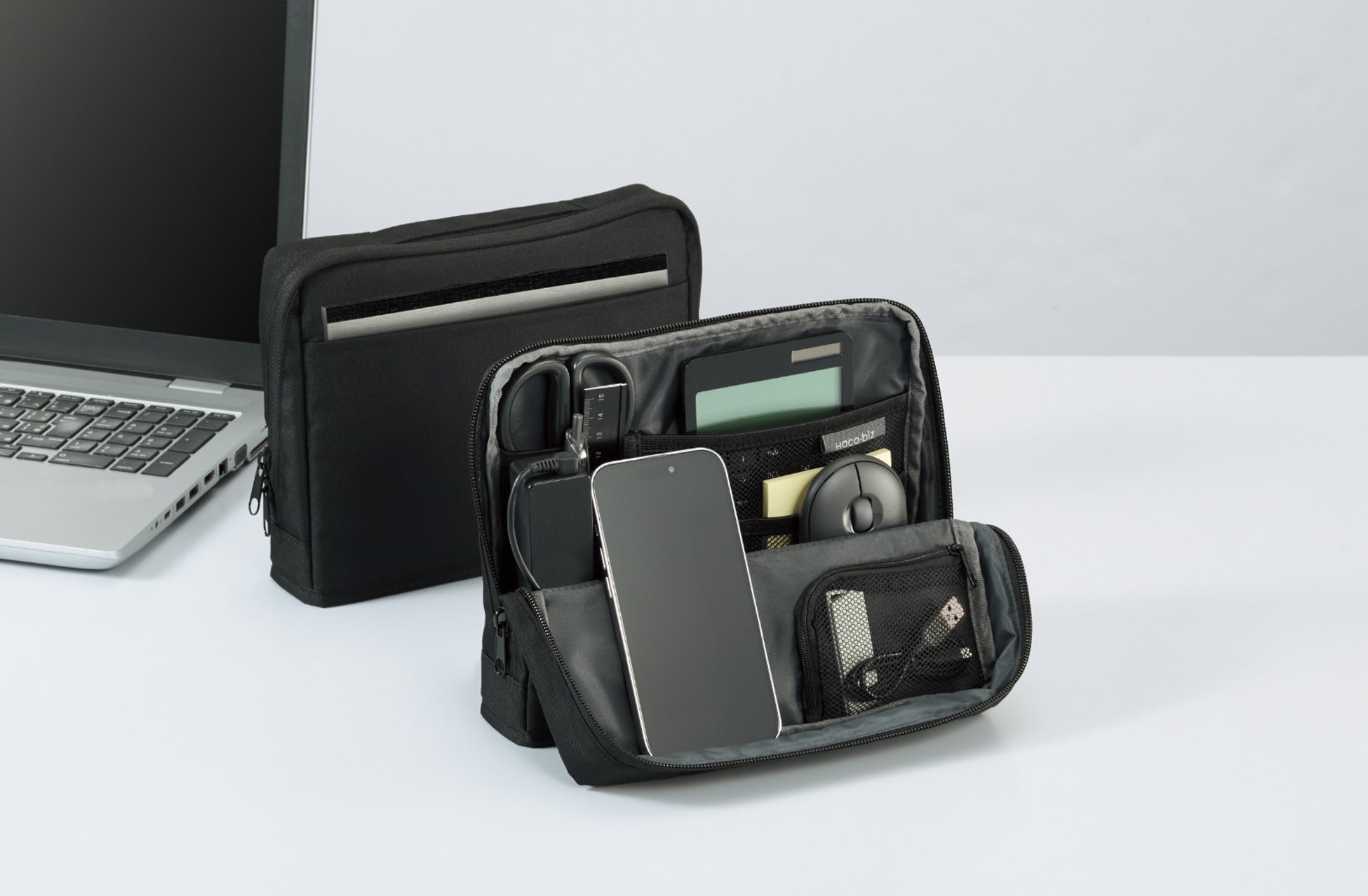 文具類からガジェット類まで。ワークツールをまとめて整理＆収容できる「スタンドツールポーチ＜ハコビズ2＞」を発売