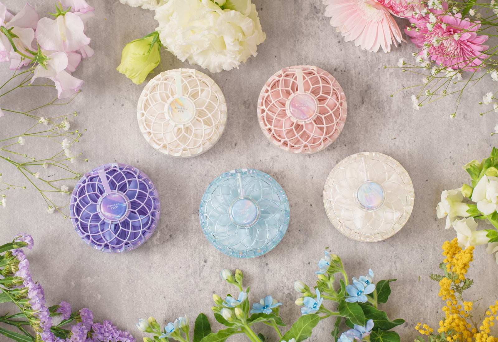 「え、ファンデじゃないの？」バッグから出した瞬間、二度見された“オーロラコンパクト”の正体。女優ミラー付きハンディファン新発売｜1,000円OFF