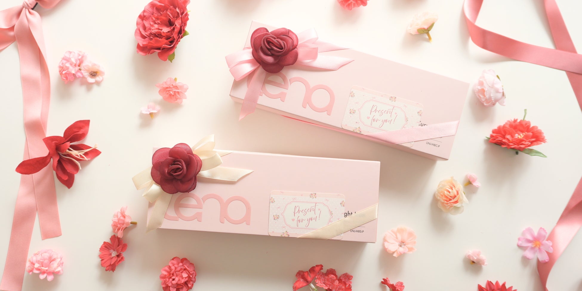 「母の日」に“ありがとう”を贈る。毎日に寄り添うギフトを。ヘアアイロン『Lena』が限定ギフトキャンペーン開始