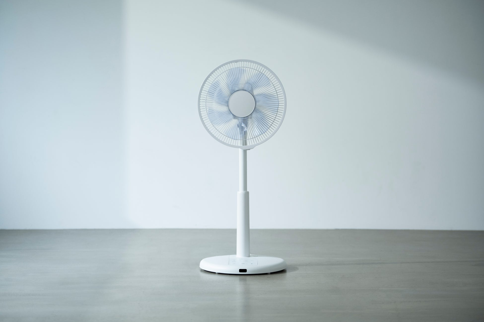 【シロカ】機能を厳選し、使い勝手を追求した「リビング扇風機」を発売！