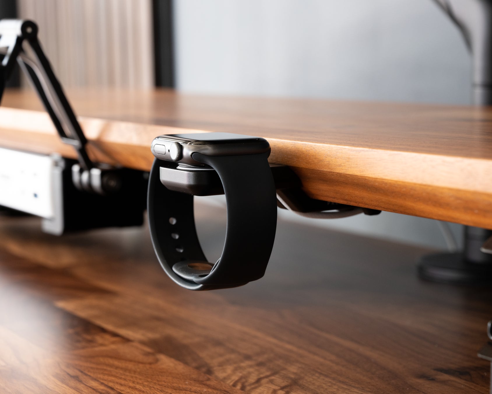PREDUCTS：デスクシェルフ用 Apple Watch充電台「Mount for Apple Watch」販売開始