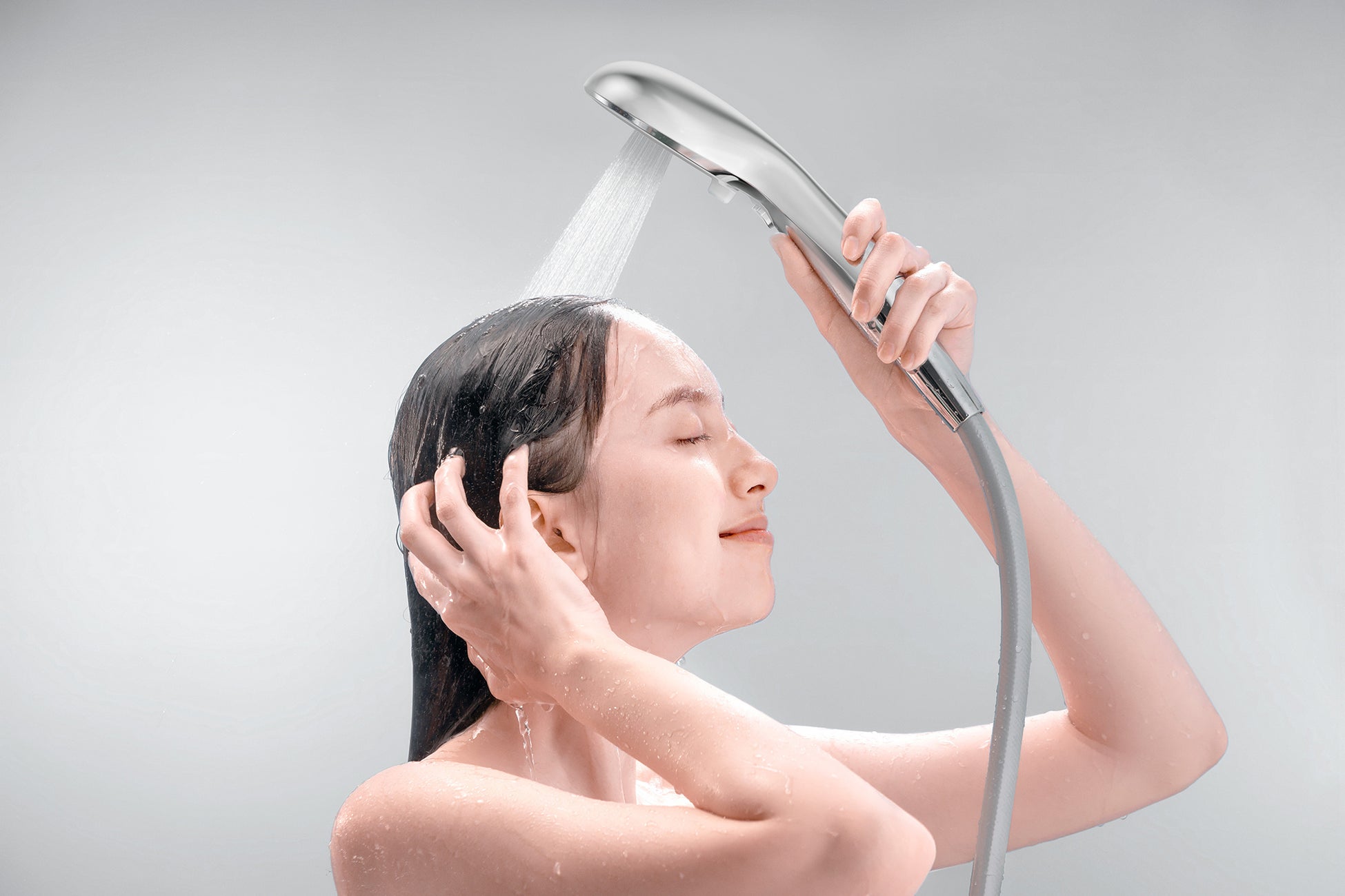 立ったままで測定結果がはっきり見やすい！40mmの大きな文字表示を採用した体組成計を新発売