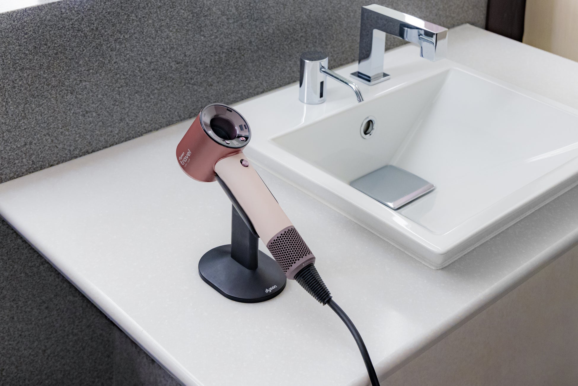 富士フイルムフォトサロン 若手写真家応援プロジェクトポートフォリオレビュー/アワード 2026～ 著名写真家が作品講評、展示制作費100万円相当をサポート ～