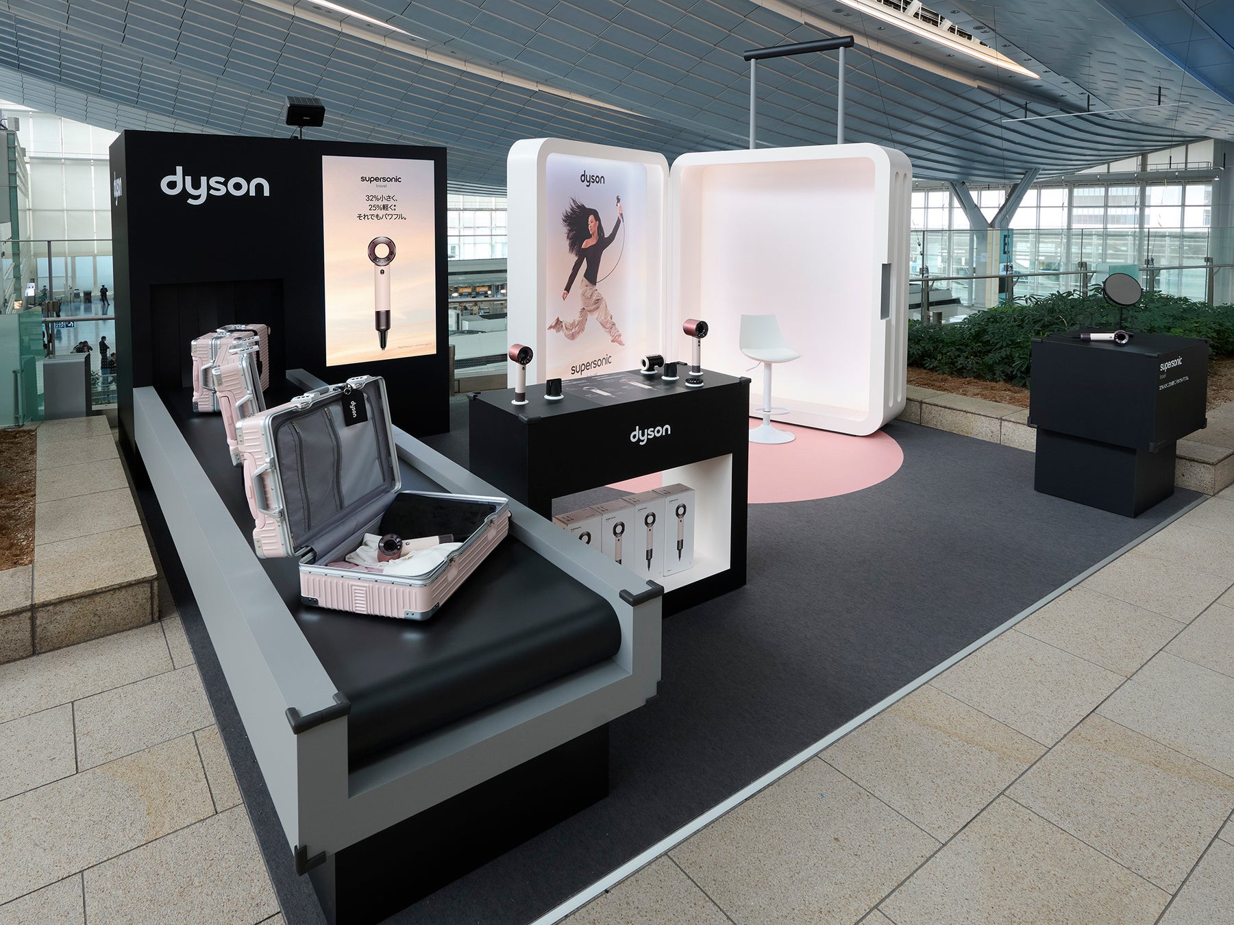 ダイソンビューティー、「Dyson Supersonic™ Travelヘアドライヤー」発売を記念し、羽田空港でポップアップイベントを開催
