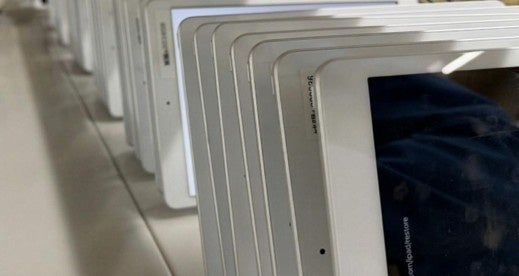 ZERO HALLIBURTON、最新iPhone17e対応ケース4/28発売。アタッシェケースの美学を継承