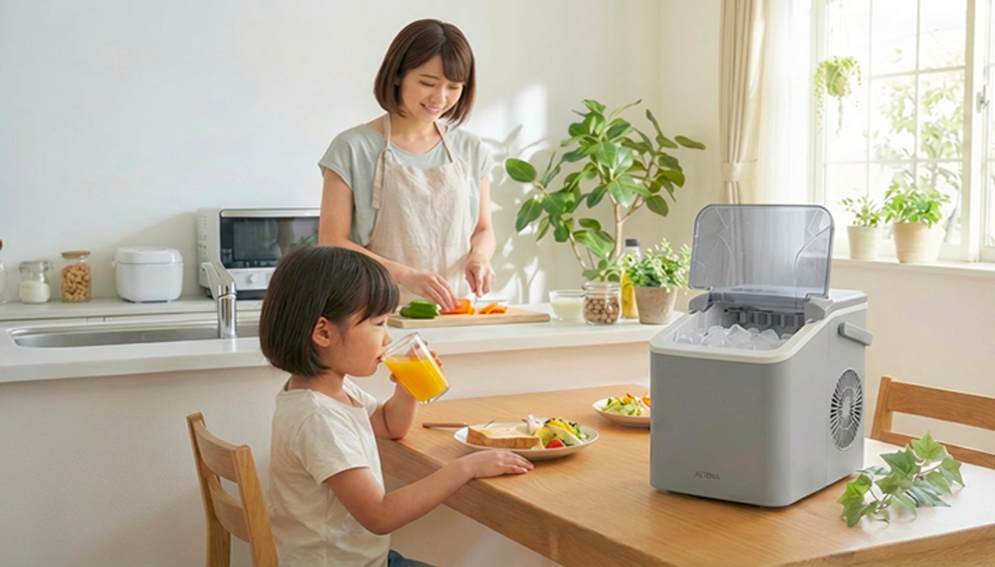 【Amazon限定・3,000円OFFクーポン】爆速5分で氷ができるクイックモード＆じっくり凍らせる極上透明氷モード。累計1.5万台突破のALTENA製氷機シリーズ待望の最新モデルが予約受付中！