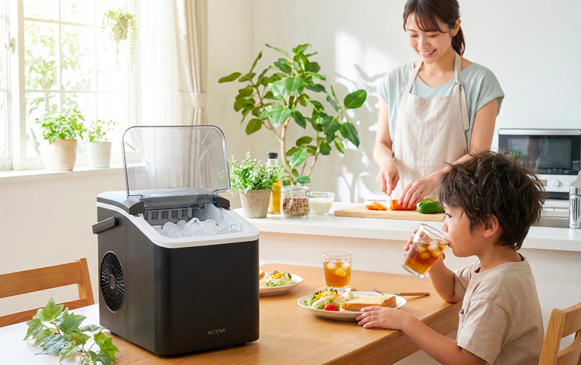 小型ガジェットのような佇まいのハンディファン「アイスターボファン　ポッケ」を発売