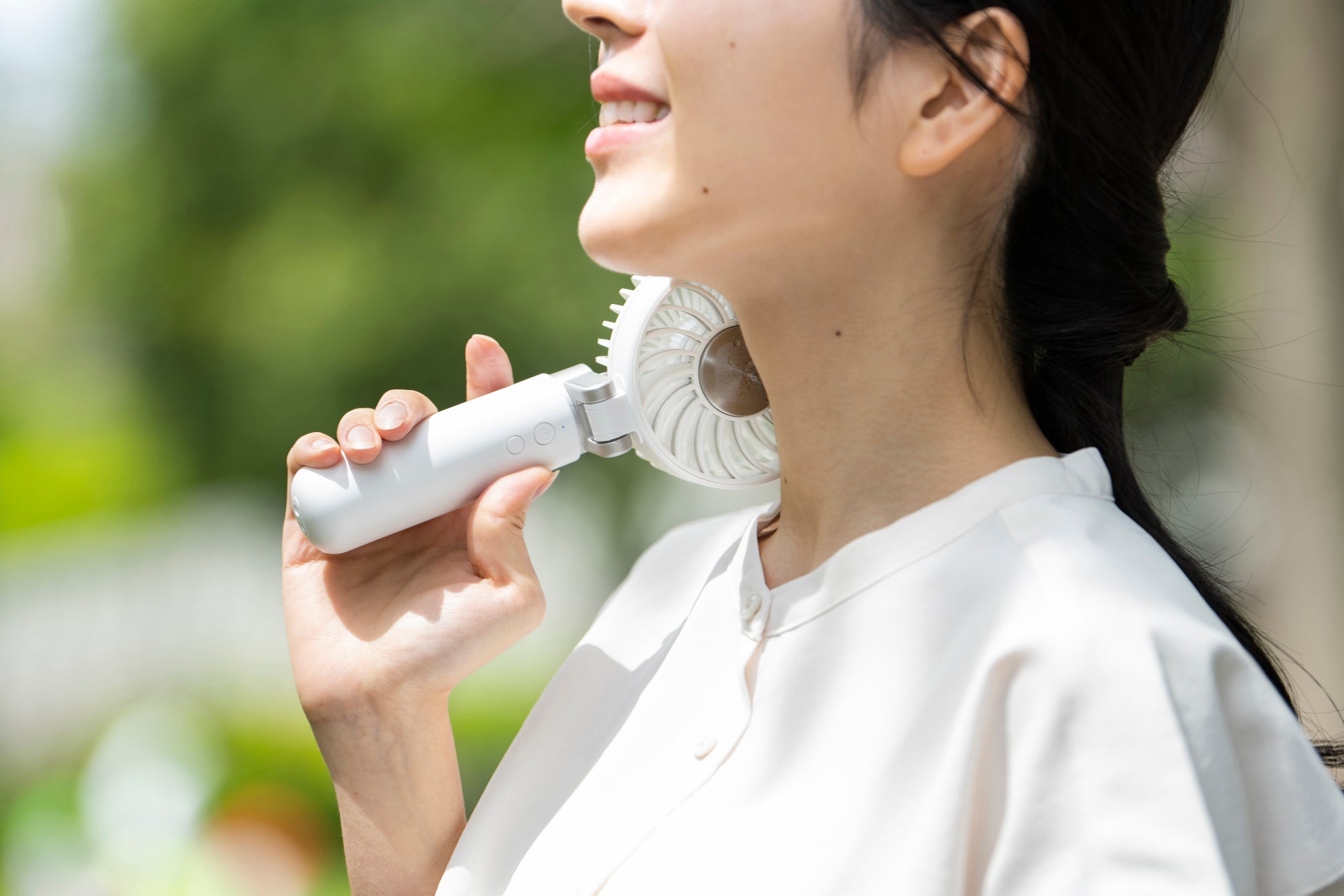 【外気温マイナス15℃でひんやり】シロカ、直接肌に当てて冷やせる「冷却プレート」付きハンディファンを発売！