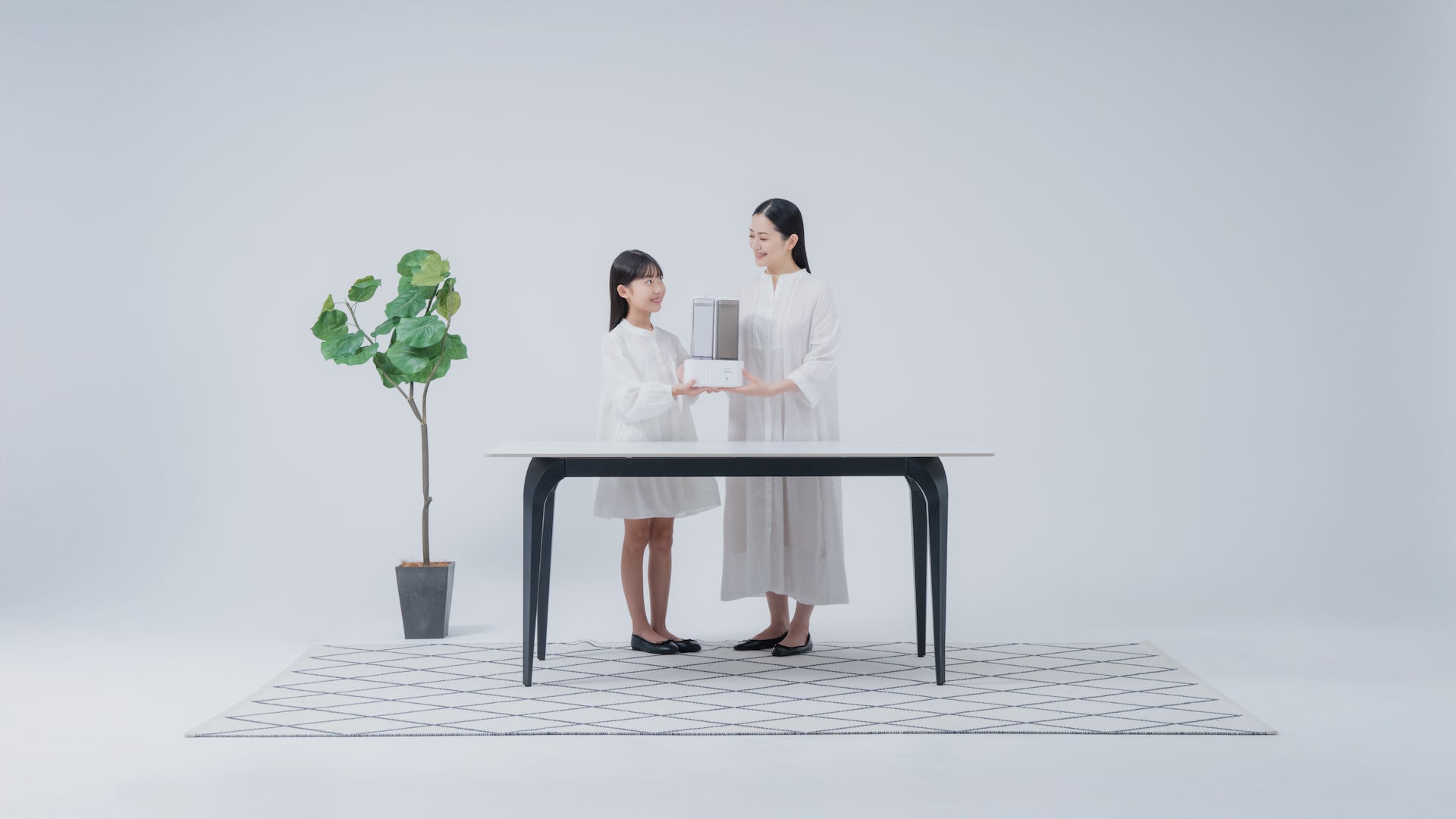 いつもの部屋が上質な“癒やし”空間に！間接照明モード搭載の新型LEDシーリングライト新発売
