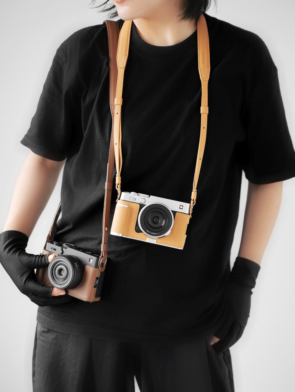 予備SDカードも締め付けプレートも、ケース内にすっきり収納。cam-in、富士フイルム X-E5用レザーカメラケース「LCP-053」登場
