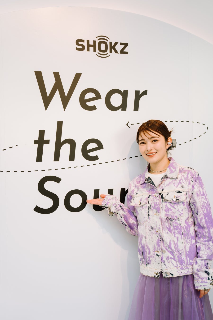 井上咲楽さんがShokzの新イヤーカフ型イヤホンを体験！「まるでミュージックビデオの中を歩いているみたい」