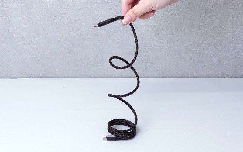 磁力でピタッとまとまり出力を”視える可”。100W対応急速充電マグネット式ケーブル『PD対応見える充電マグネットケーブル』を発売