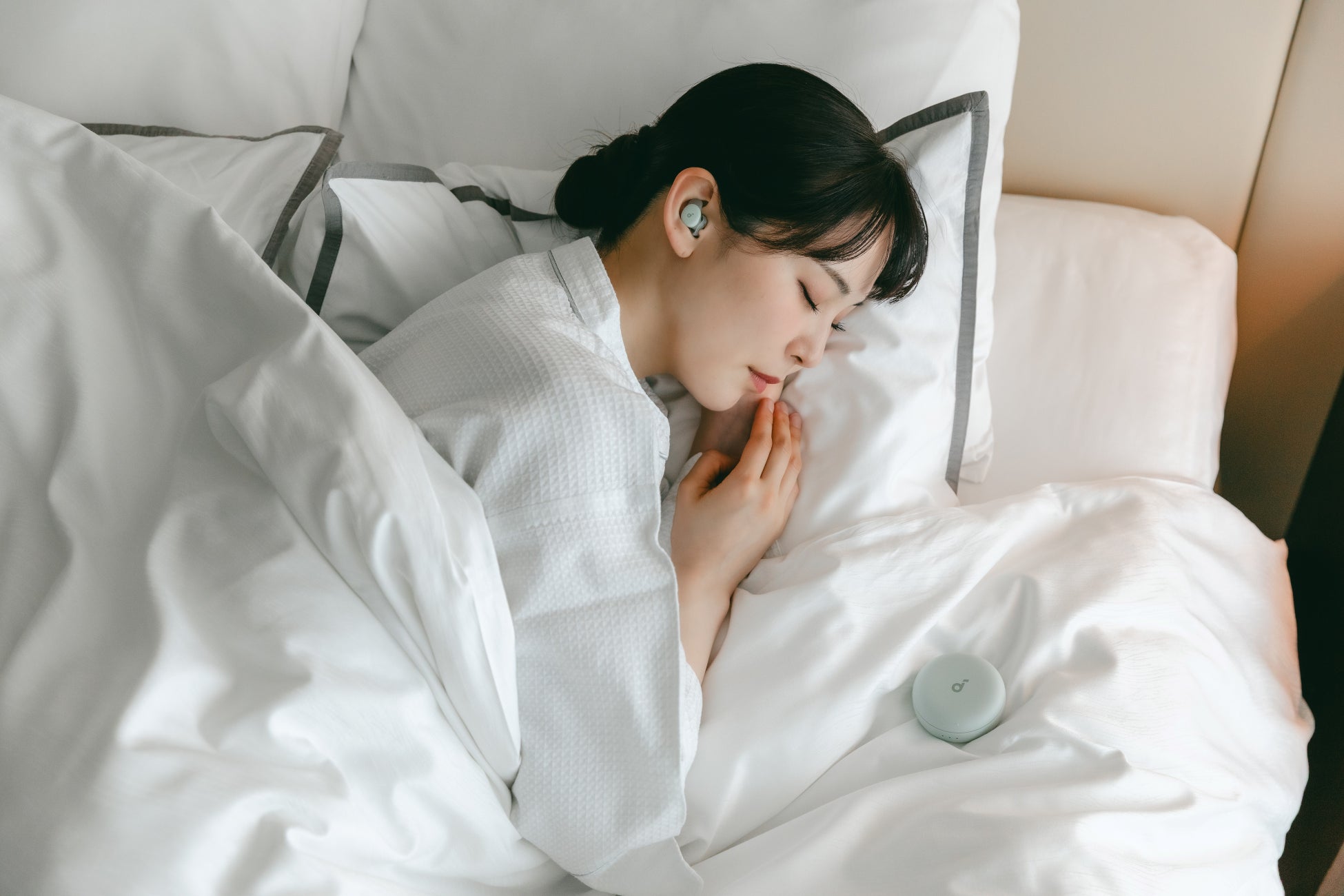 【ウェスティンホテル横浜】ホテルの睡眠体験をご自宅でも「Soundcore Sleep A30」付きSleep Well宿泊プランを期間限定販売