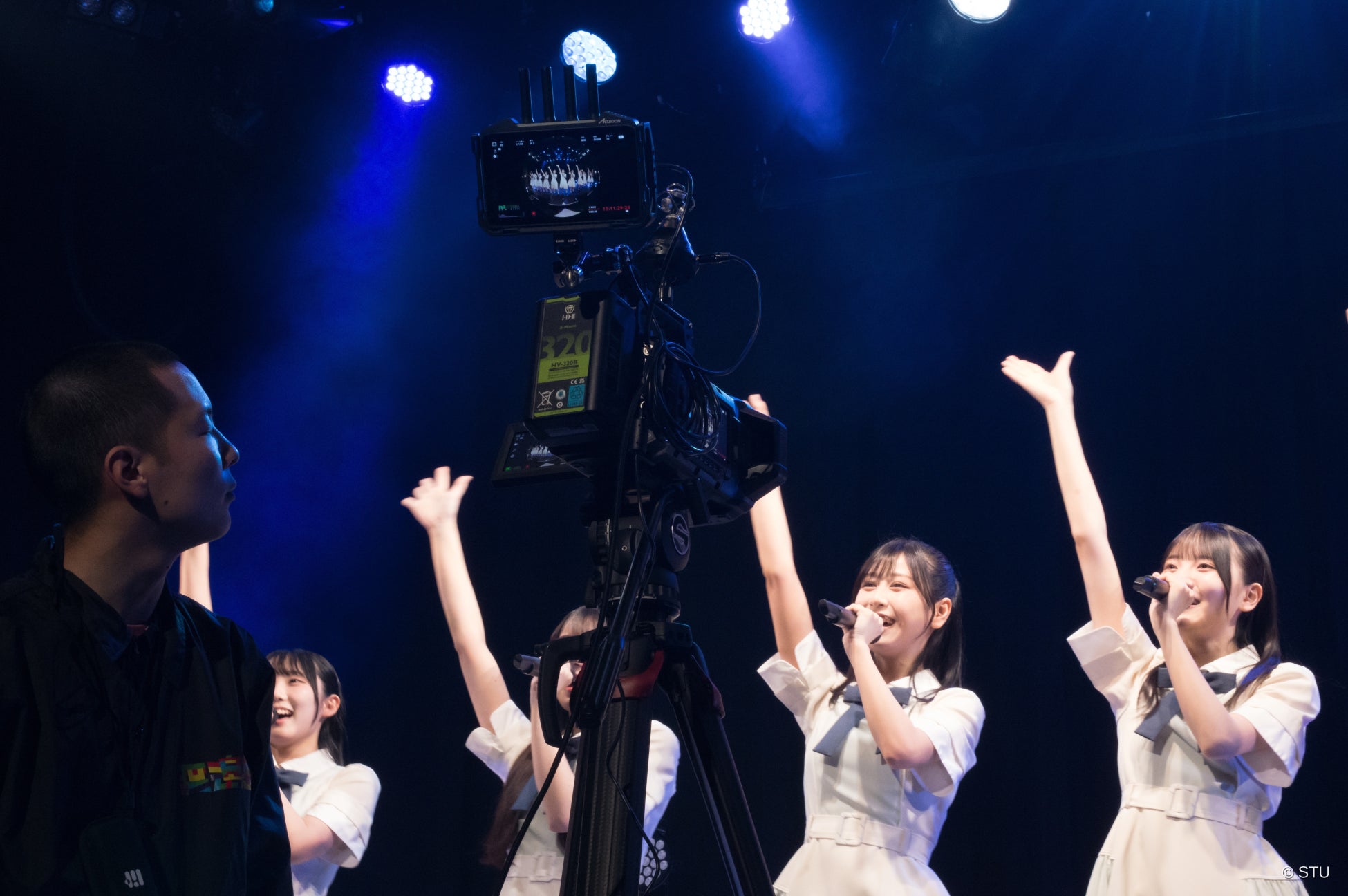 近くで撮影したイマーシブビデオは、演者をより身近に感じさせることを心理実験により確認