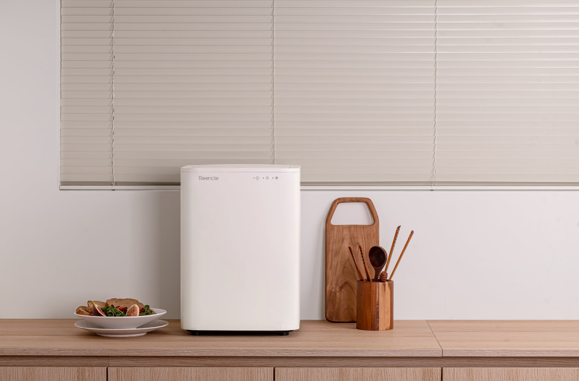 家庭用ハイブリッド式生ごみ処理機「Reencle（リンクル）」から、お求めやすい価格の新モデル「Reencle Basic」が8月14日（金）より一般販売開始