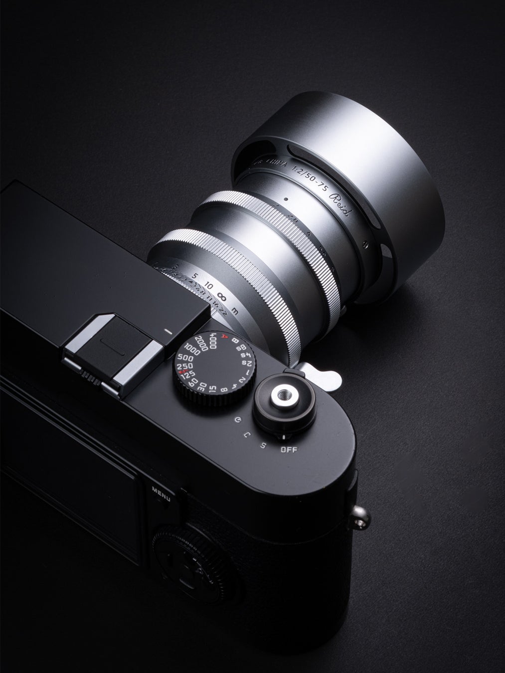1940年代の映画描写を、現代の75mmに。LIGHT LENS LAB「M 75mm f/2 SPII」シルバー 、「E43 UV レンズフィルター」ブラック／シルバー 販売開始
