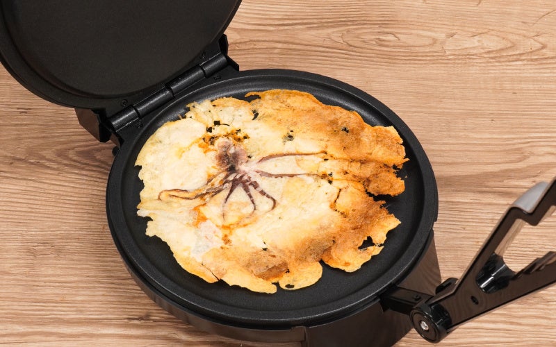 身近な食材や余り物を挟むだけでパリパリに　大好評の調理家電が待望の復刻『復刻版 プレスでパリパリなんでもせんべいメーカー２』を発売