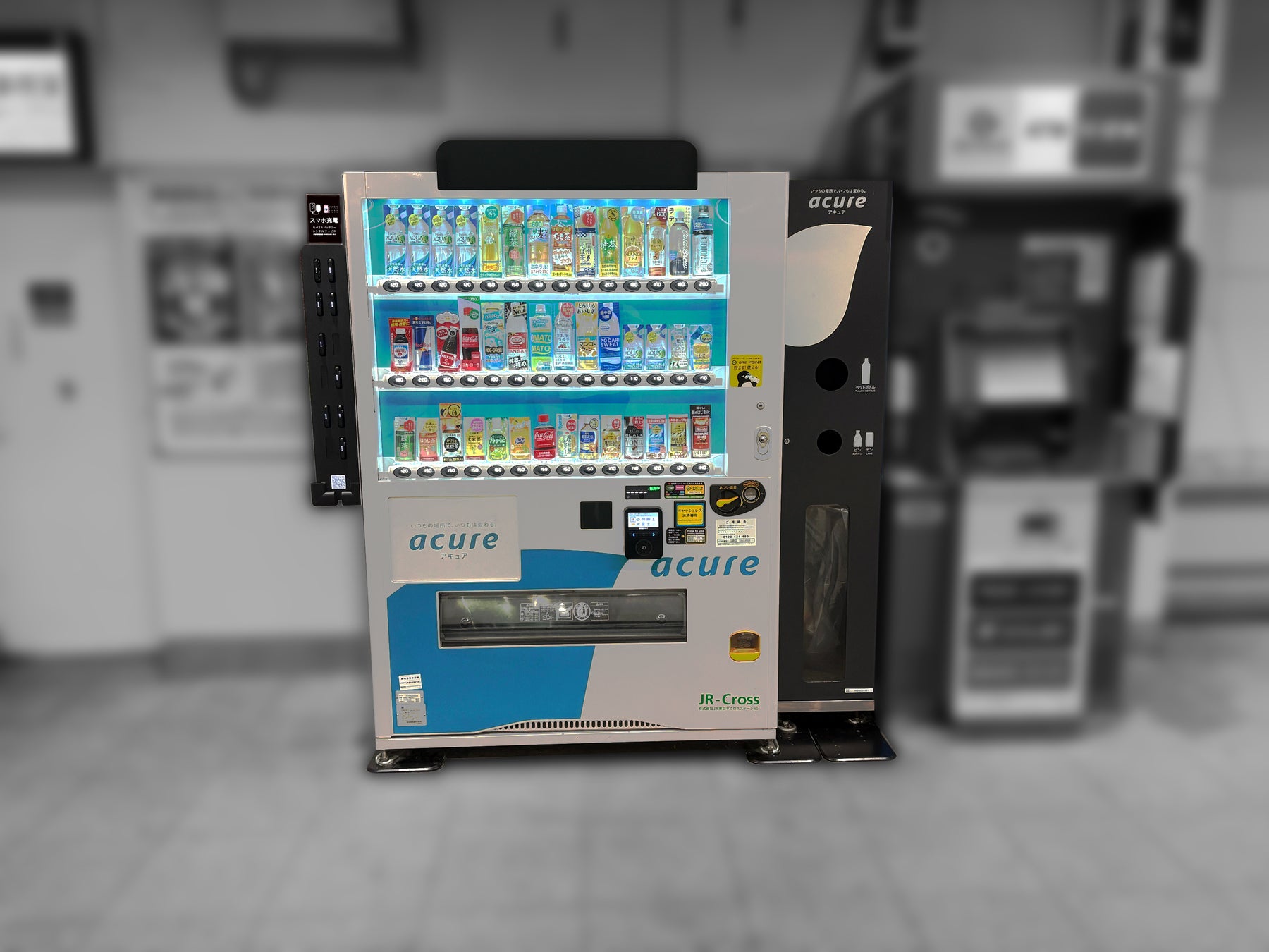 モバイルバッテリーレンタル「充レン」、自動販売機の側面に取り付ける新モデルをJR横浜駅とJR武蔵小杉駅に全国初設置