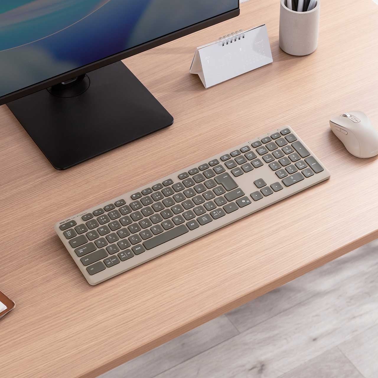 マルチ接続対応の充電式薄型ワイヤレスキーボード発売